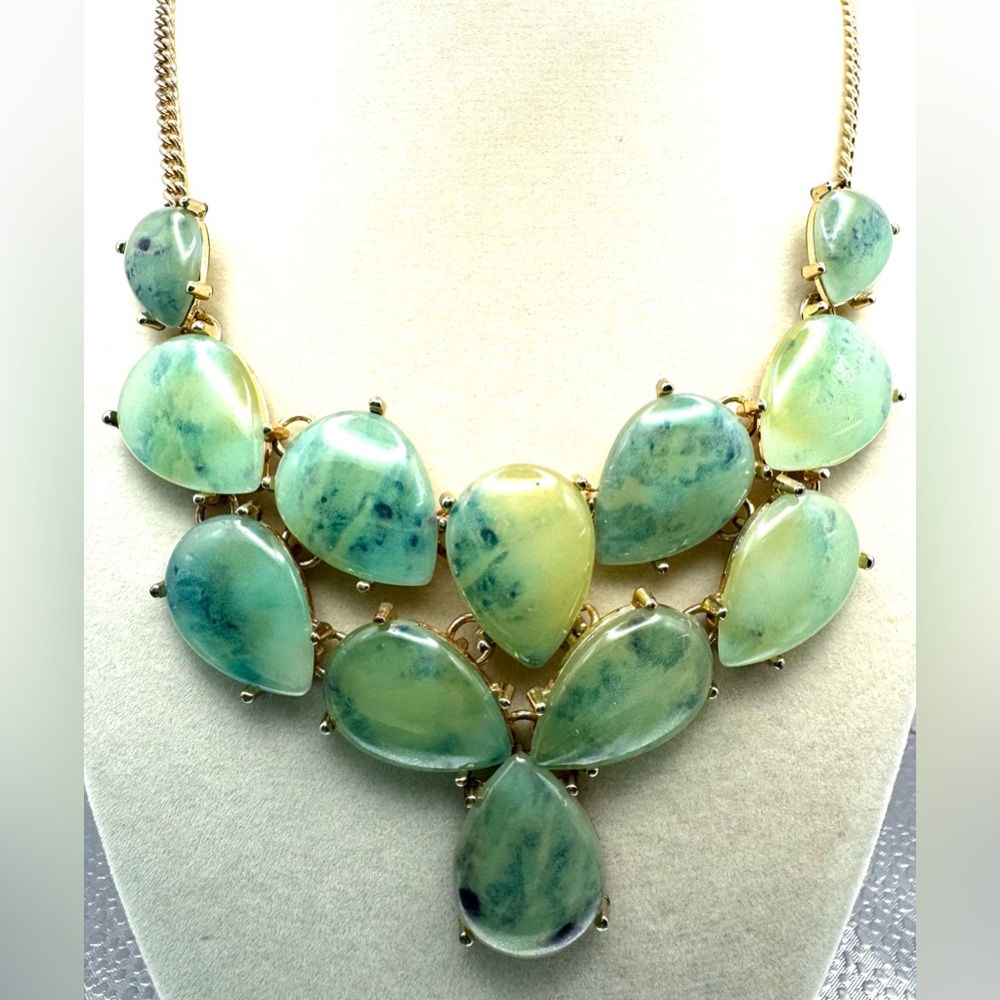Green Acrylic Teardrop Cluster Necklace Gold Tone